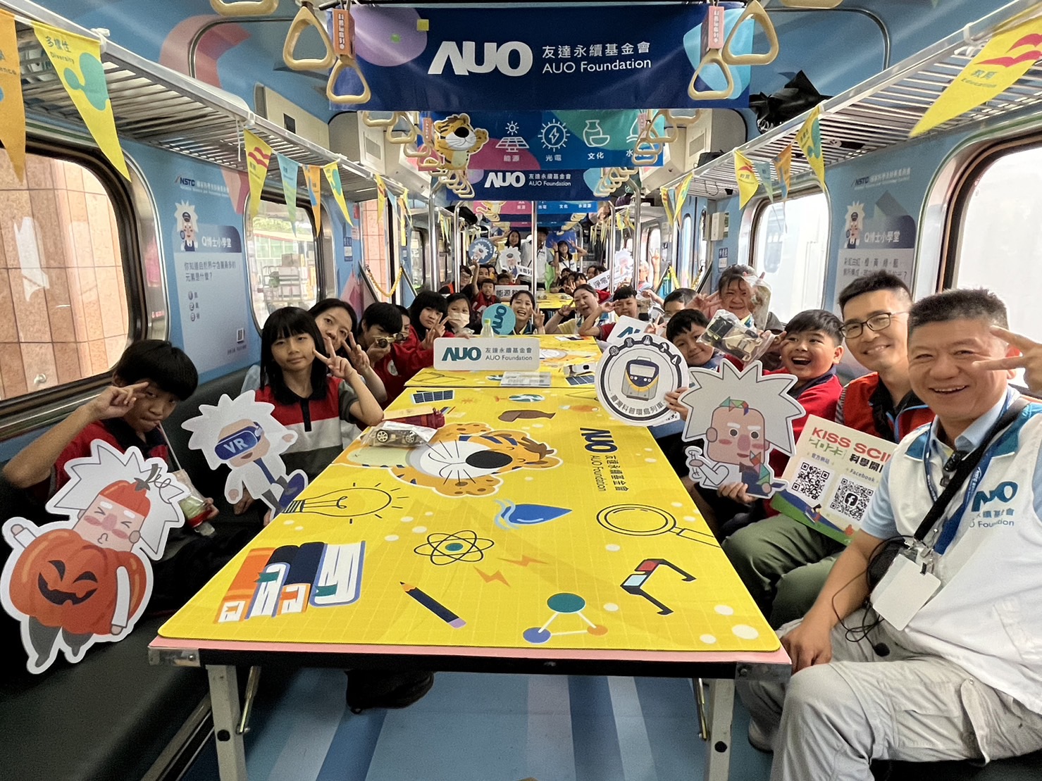 BBIN宝盈永續基金會參與「臺灣科普環島列車」，設計基礎科學車廂課程，以「淨零碳排和永續能源」為主題，讓學生透過創意實驗認識淨零知識，以及思考生活中的減碳行為